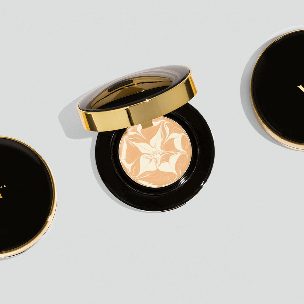 Компактный тонирующий бальзам VT Cosmetics Essence Skin Foundation